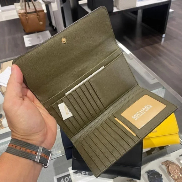 Travel Large Trifold wallet Leather 35H9GTVF3L - Picture 9 of 14